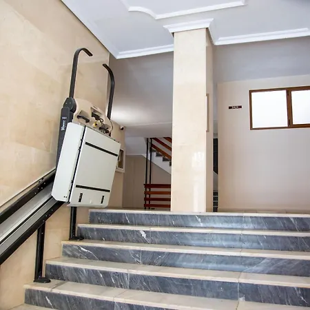 Pass The Keys Beachside Bliss: Chic 2-bed By The Sea Апартаменты Торевьиа