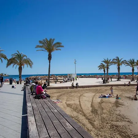 Pass The Keys Beachside Bliss: Chic 2-bed By The Sea Торевьиа