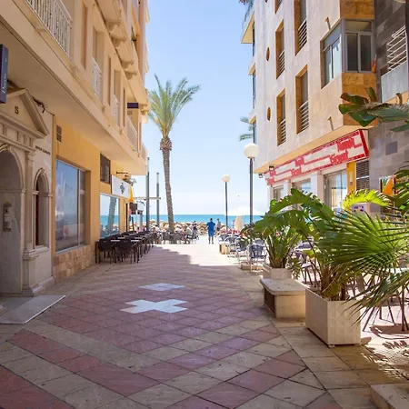 Pass The Keys Beachside Bliss: Chic 2-bed By The Sea * Торевьиа