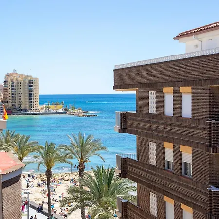 Pass The Keys Beachside Bliss: Chic 2-bed By The Sea