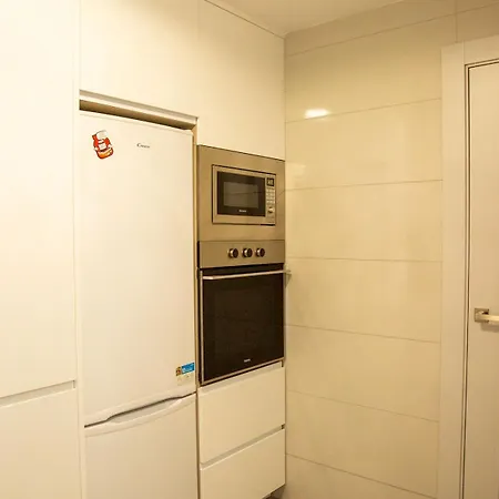 Pass The Keys Beachside Bliss: Chic 2-bed By The Sea *