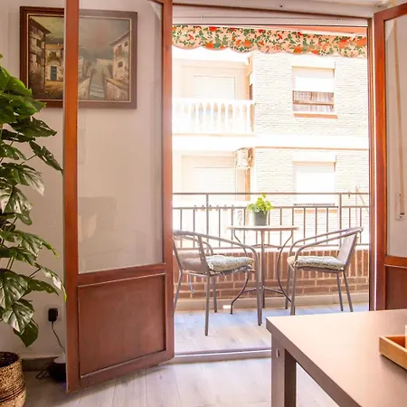 Pass The Keys Beachside Bliss: Chic 2-bed By The Sea Torrevieja
