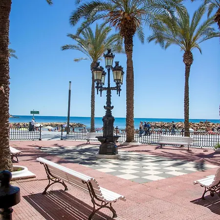 Pass The Keys Beachside Bliss: Chic 2-bed By The Sea Apartmán