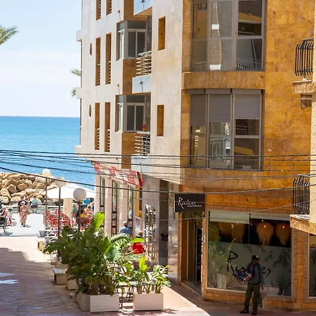 Apartmán Pass The Keys Beachside Bliss: Chic 2-bed By The Sea Torrevieja