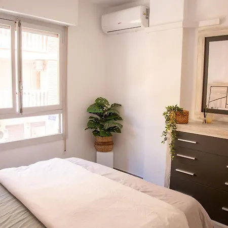 Pass The Keys Beachside Bliss: Chic 2-bed By The Sea Apartmán Torrevieja