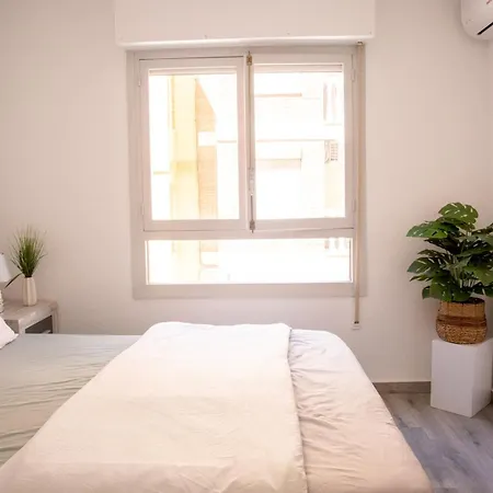Pass The Keys Beachside Bliss: Chic 2-bed By The Sea Apartmán
